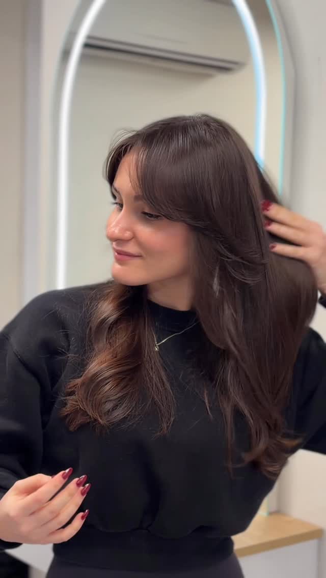 Yüz hatlarına özel tasarlanan kusursuz bir kesim… ✨ 
Zarafet, profesyonel dokunuş ve güçlü bir stilin buluşması.

#luxuryhair #umutdemironline #saçtasarımı #kadınkuaförü #profesyonelsaç