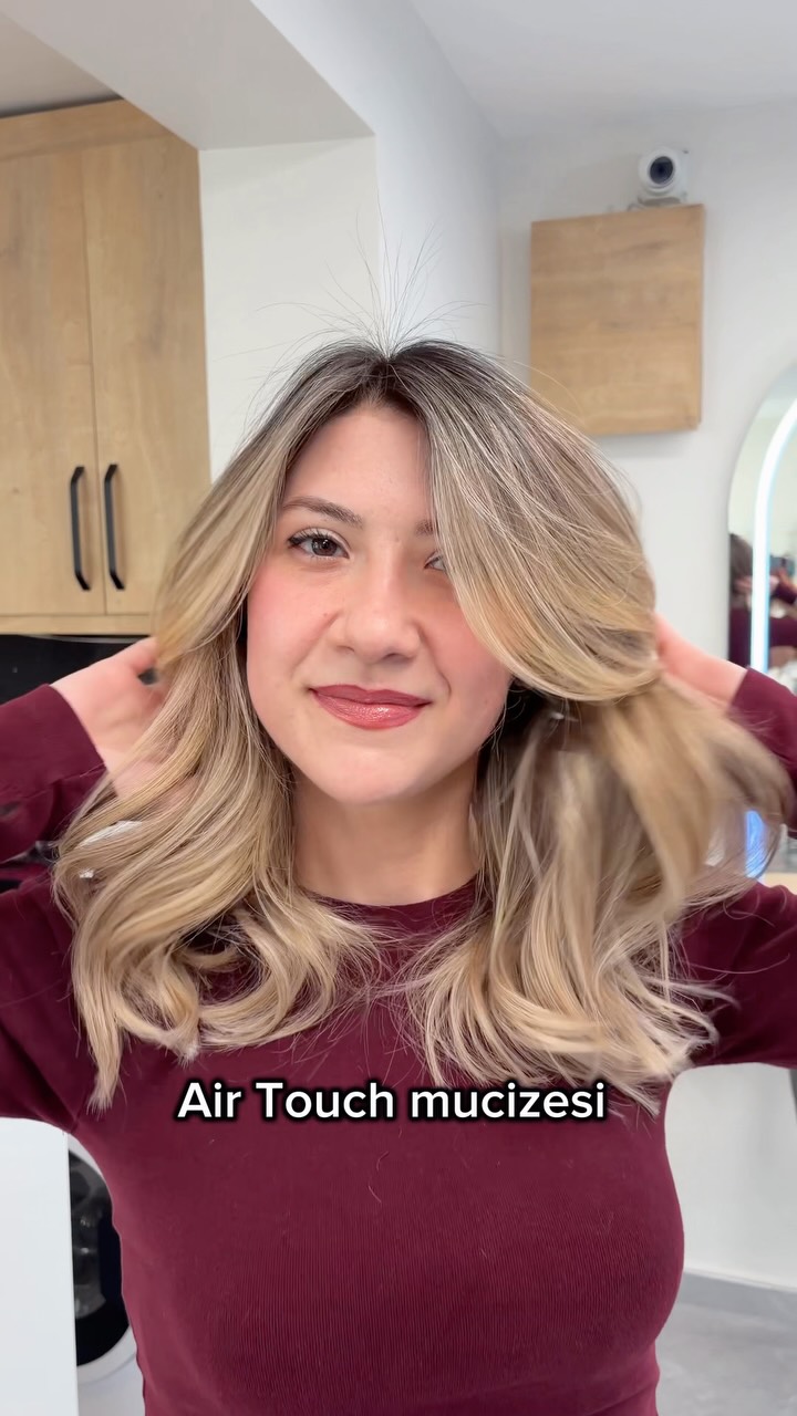 Her saç boyanmaz, tasarlanır.
Müşterimiz istemediği tonlarla bize geldi, hayal ettiği görünümle ayrıldı.
Doğal geçişler, sağlıklı bir görünüm ve kişiye özel Air Touch uygulaması…
Çünkü iyi bir renk, sadece güzel görünmez; kişiyi yansıtır. ✨ #hairstyles #i̇zmir #airtouchoriginal #umutdemironline #airtouchbalayage
