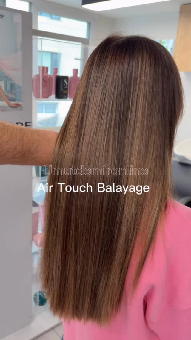 ✨ Bir Air Touch dönüşümü daha…
Müşterimiz saç renginden memnun değildi ve bize güvendi. Üstelik saçı daha önce yoğun ısı işlemlerine maruz kalmıştı; bu yüzden süreci büyük bir titizlikle planladık.
Saçın sağlığını koruyarak, doğal geçişlere sahip, temiz ve ışıltılı bir Air Touch dönüşümü gerçekleştirdik.
Bize duyduğu güven için teşekkür ederiz. 🤍
📩 Randevu ve bilgi için DM. #i̇zmir #alsancak #narlıdere #sombre #umutdemironline