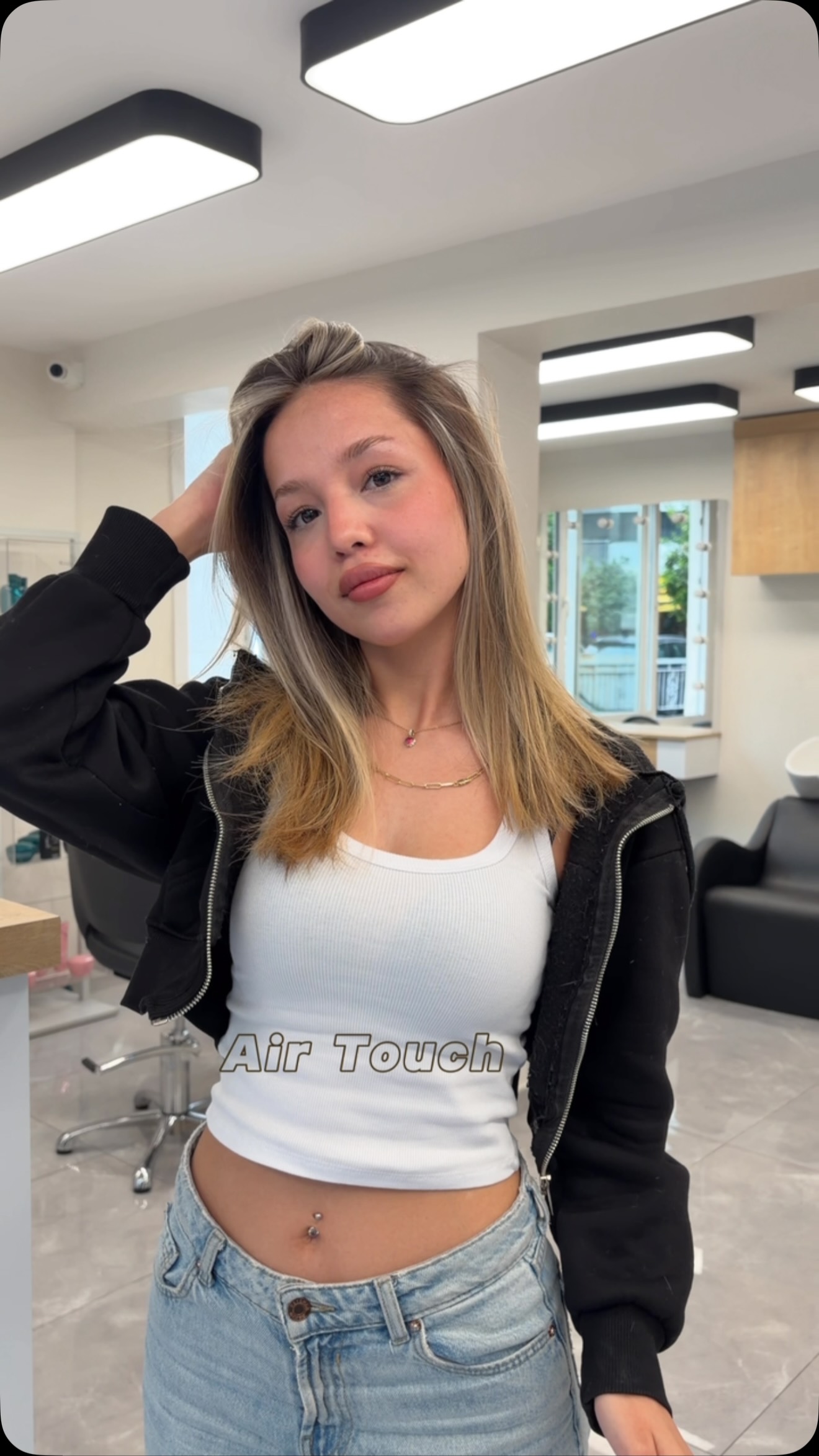 Solmuş saçlara Air Touch dokunuşu ✨
Sarının en ışıltılı tonlarıyla saçları yeniden canlandırdık.
Doğal geçişler, maksimum parlaklık
#airtouch BALAYAGE !! 🥳🥳
🤩😊🙏
#sombre #izmir
#ombrehair #hairstyles umutdemironline
@umutdemironline